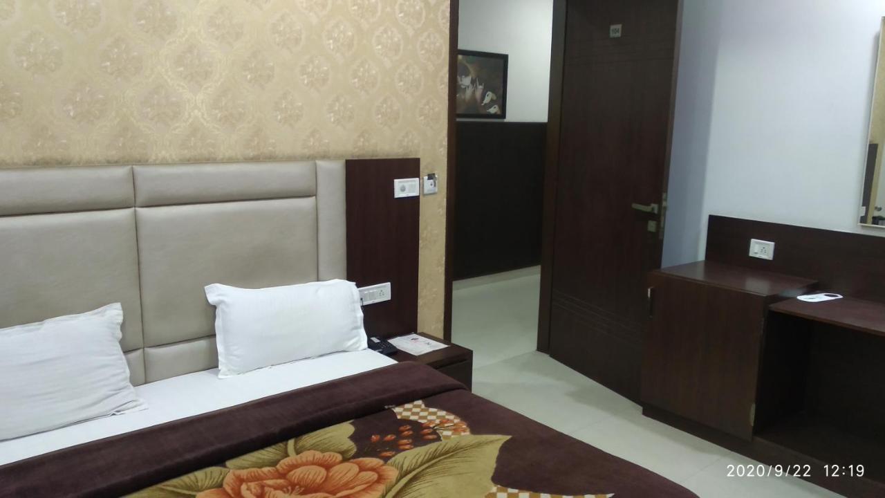 Hotel Popular Amritsar Eksteriør bilde