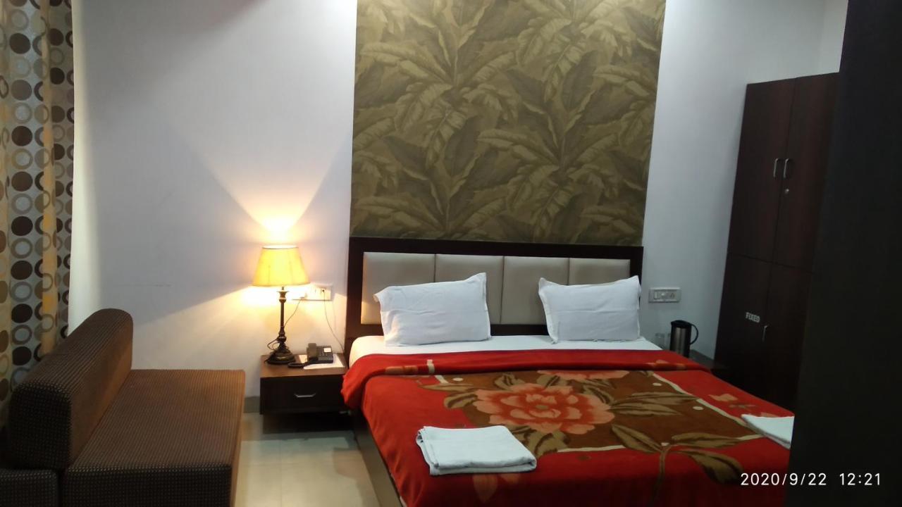 Hotel Popular Amritsar Eksteriør bilde