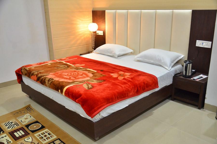 Hotel Popular Amritsar Eksteriør bilde
